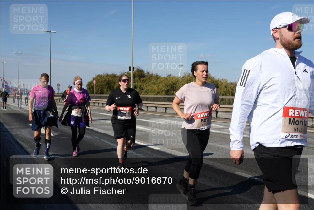 03.10.2025 - Köhlbrandbrückenlauf Julia Fischer http://msf.ph/oto/9016670 03.10.2025 13:19:36 Position 3 25, 6437, 5193 meine-sportfotos.de