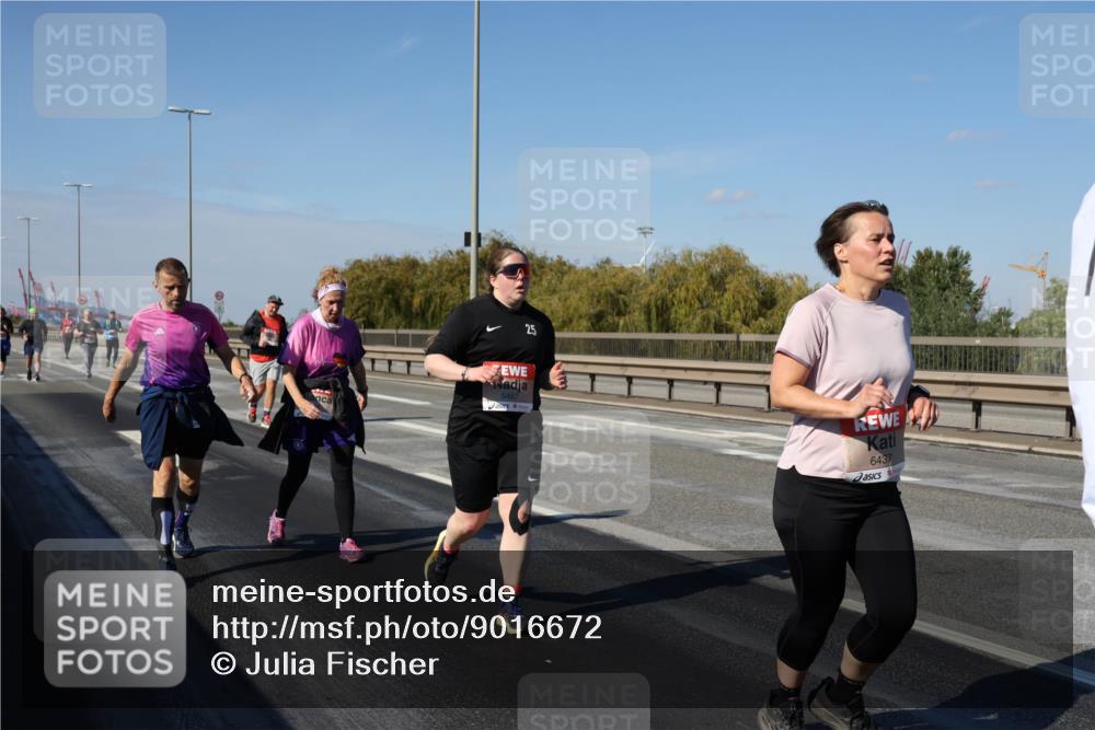 03.10.2025 - Köhlbrandbrückenlauf Julia Fischer http://msf.ph/oto/9016672 03.10.2025 13:19:36 Position 3 25, 5487, 6437 meine-sportfotos.de