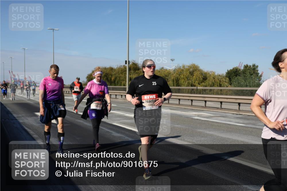 03.10.2025 - Köhlbrandbrückenlauf Julia Fischer http://msf.ph/oto/9016675 03.10.2025 13:19:36 Position 3 25, 5487 meine-sportfotos.de
