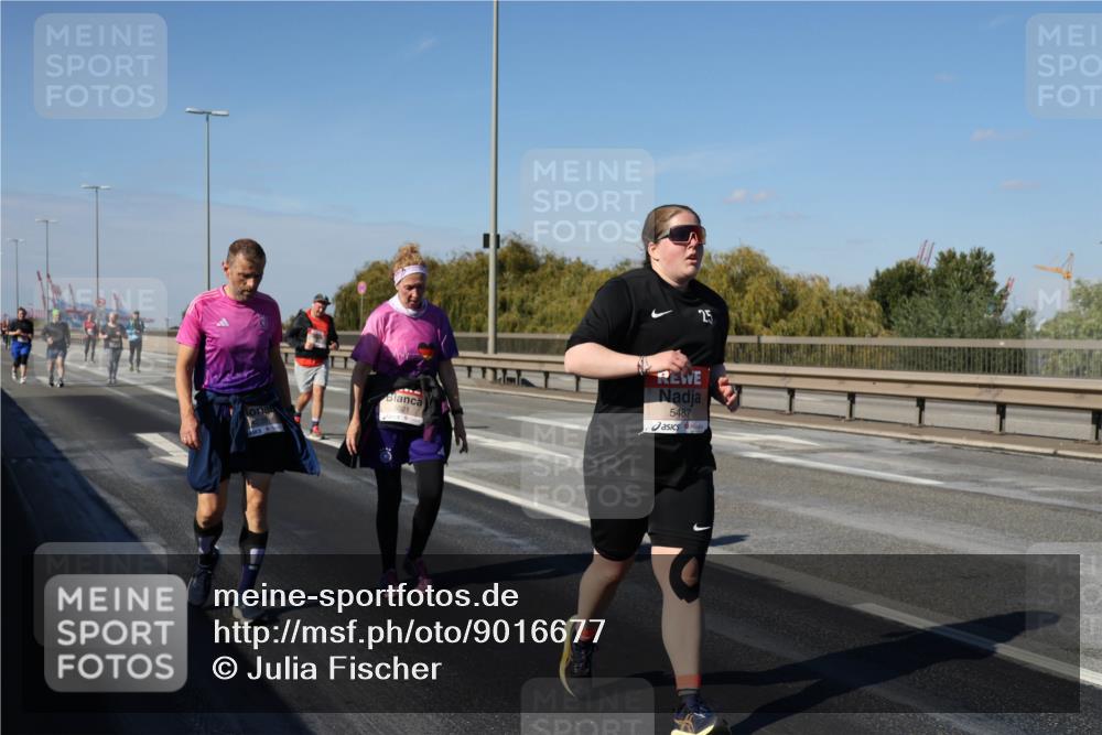 03.10.2025 - Köhlbrandbrückenlauf Julia Fischer http://msf.ph/oto/9016677 03.10.2025 13:19:37 Position 3 25, 5021, 5487 meine-sportfotos.de