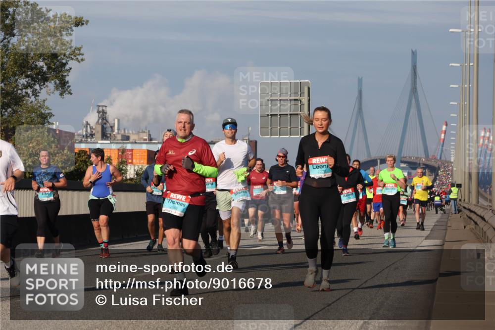 03.10.2025 - Köhlbrandbrückenlauf Luisa Fischer http://msf.ph/oto/9016678 03.10.2025 11:02:28 Position 3 2800, 2270, 177 meine-sportfotos.de