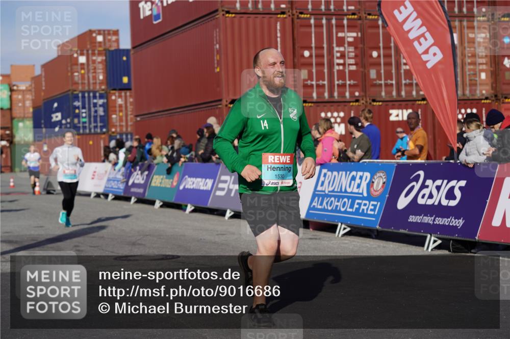 03.10.2025 - Köhlbrandbrückenlauf Michael Burmester http://msf.ph/oto/9016686 03.10.2025 10:16:01 Ziel 1498, 1530, 1907, 2064, 2285, 2392, 2878, 2957, 3047, 3063, 3327, 3459, 3507, 3727, 3751 meine-sportfotos.de