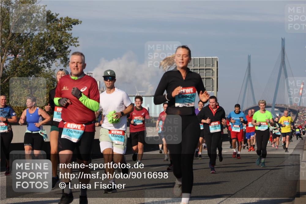 03.10.2025 - Köhlbrandbrückenlauf Luisa Fischer http://msf.ph/oto/9016698 03.10.2025 11:02:30 Position 3 25, 2800, 1938, 1778 meine-sportfotos.de