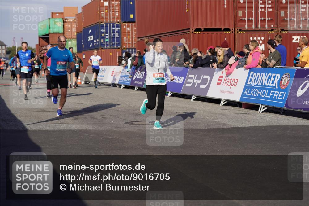 03.10.2025 - Köhlbrandbrückenlauf Michael Burmester http://msf.ph/oto/9016705 03.10.2025 10:16:03 Ziel 1530, 1591, 1907, 2064, 2285, 2957, 3047, 3048, 3049, 3063, 3450, 3459, 3488, 3507, 3726, 3751 meine-sportfotos.de