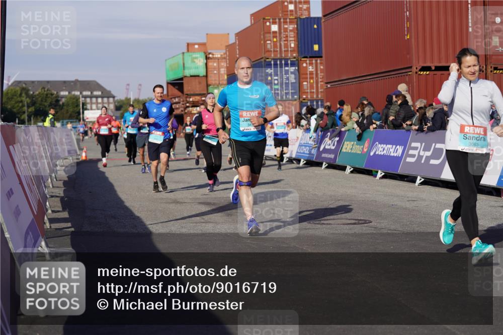 03.10.2025 - Köhlbrandbrückenlauf Michael Burmester http://msf.ph/oto/9016719 03.10.2025 10:16:03 Ziel 1530, 1591, 1907, 2064, 2285, 2957, 3047, 3048, 3049, 3063, 3450, 3459, 3488, 3507, 3726, 3751 meine-sportfotos.de