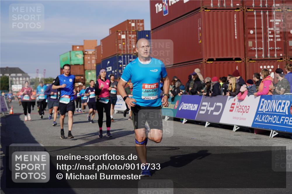 03.10.2025 - Köhlbrandbrückenlauf Michael Burmester http://msf.ph/oto/9016733 03.10.2025 10:16:04 Ziel 1453, 1530, 1591, 2285, 2724, 2957, 3047, 3048, 3049, 3063, 3450, 3459, 3488, 3726, 3751 meine-sportfotos.de