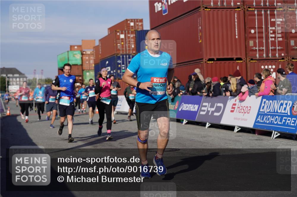 03.10.2025 - Köhlbrandbrückenlauf Michael Burmester http://msf.ph/oto/9016739 03.10.2025 10:16:04 Ziel 1453, 1530, 1591, 2285, 2724, 2957, 3047, 3048, 3049, 3063, 3450, 3459, 3488, 3726, 3751 meine-sportfotos.de