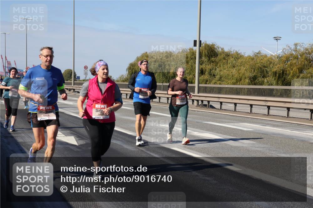 03.10.2025 - Köhlbrandbrückenlauf Julia Fischer http://msf.ph/oto/9016740 03.10.2025 13:20:07 Position 3 6468, 6469 meine-sportfotos.de
