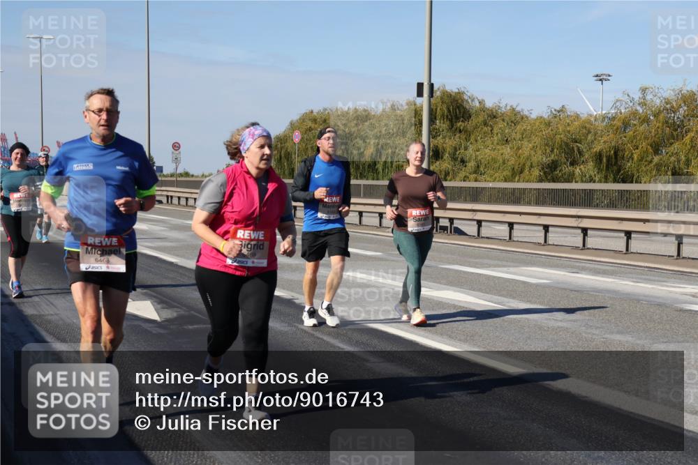 03.10.2025 - Köhlbrandbrückenlauf Julia Fischer http://msf.ph/oto/9016743 03.10.2025 13:20:07 Position 3 6468, 6469 meine-sportfotos.de