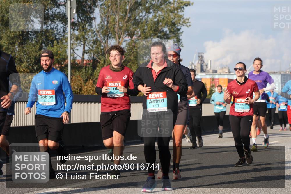 03.10.2025 - Köhlbrandbrückenlauf Luisa Fischer http://msf.ph/oto/9016744 03.10.2025 11:02:35 Position 3 2010, 2009, 1778, 1920 meine-sportfotos.de