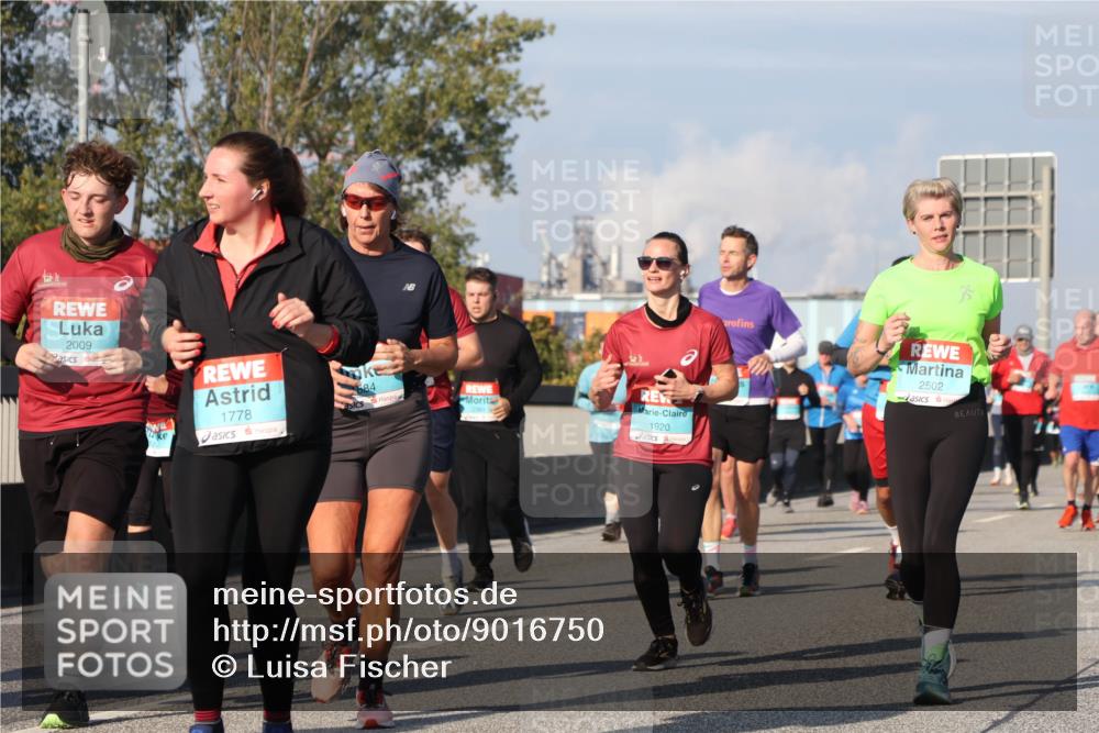 03.10.2025 - Köhlbrandbrückenlauf Luisa Fischer http://msf.ph/oto/9016750 03.10.2025 11:02:36 Position 3 2009, 1778, 684, 1920, 2502 meine-sportfotos.de