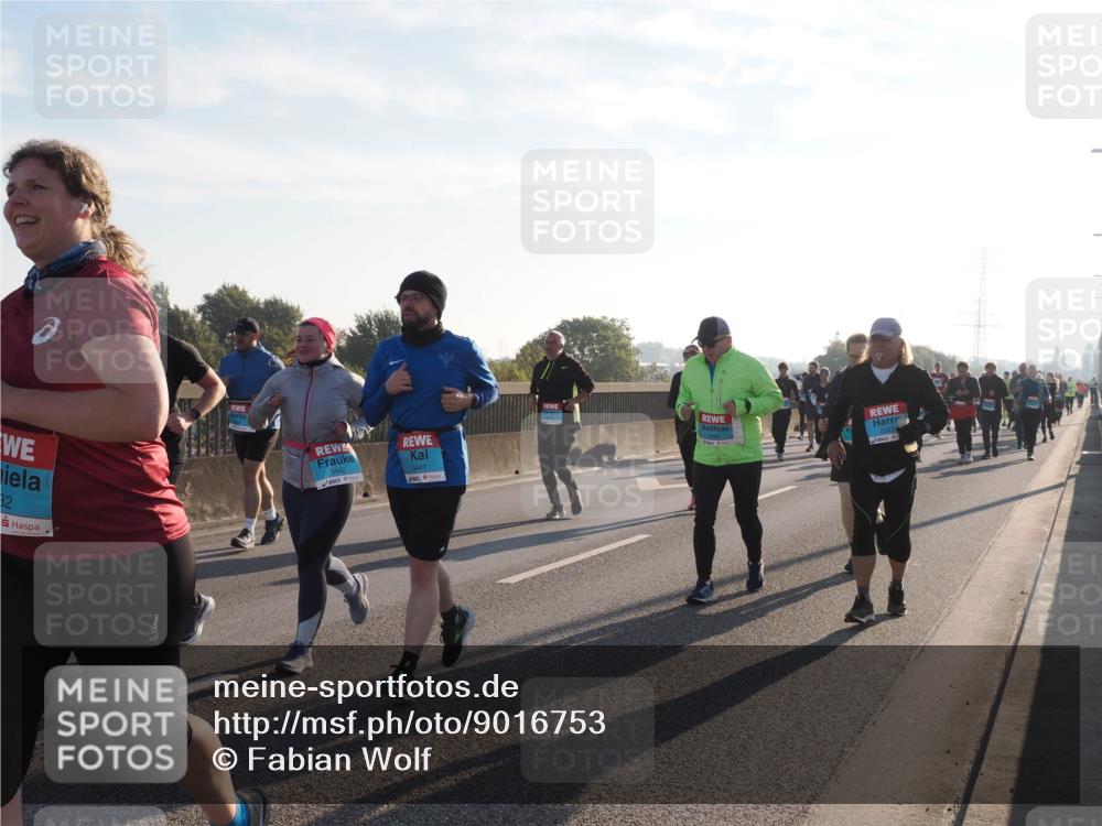03.10.2025 - Köhlbrandbrückenlauf Fabian Wolf http://msf.ph/oto/9016753 03.10.2025 09:26:17 Position 3 32, 3442, 3441 meine-sportfotos.de