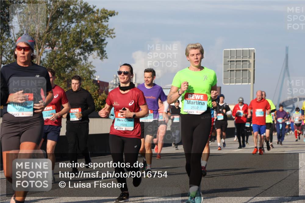 03.10.2025 - Köhlbrandbrückenlauf Luisa Fischer http://msf.ph/oto/9016754 03.10.2025 11:02:37 Position 3 1884, 3762, 2502, 1920 meine-sportfotos.de