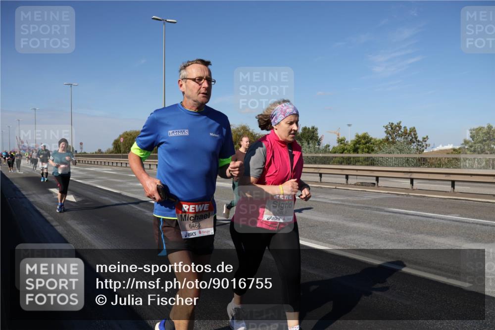 03.10.2025 - Köhlbrandbrückenlauf Julia Fischer http://msf.ph/oto/9016755 03.10.2025 13:20:09 Position 3 6468, 6469 meine-sportfotos.de