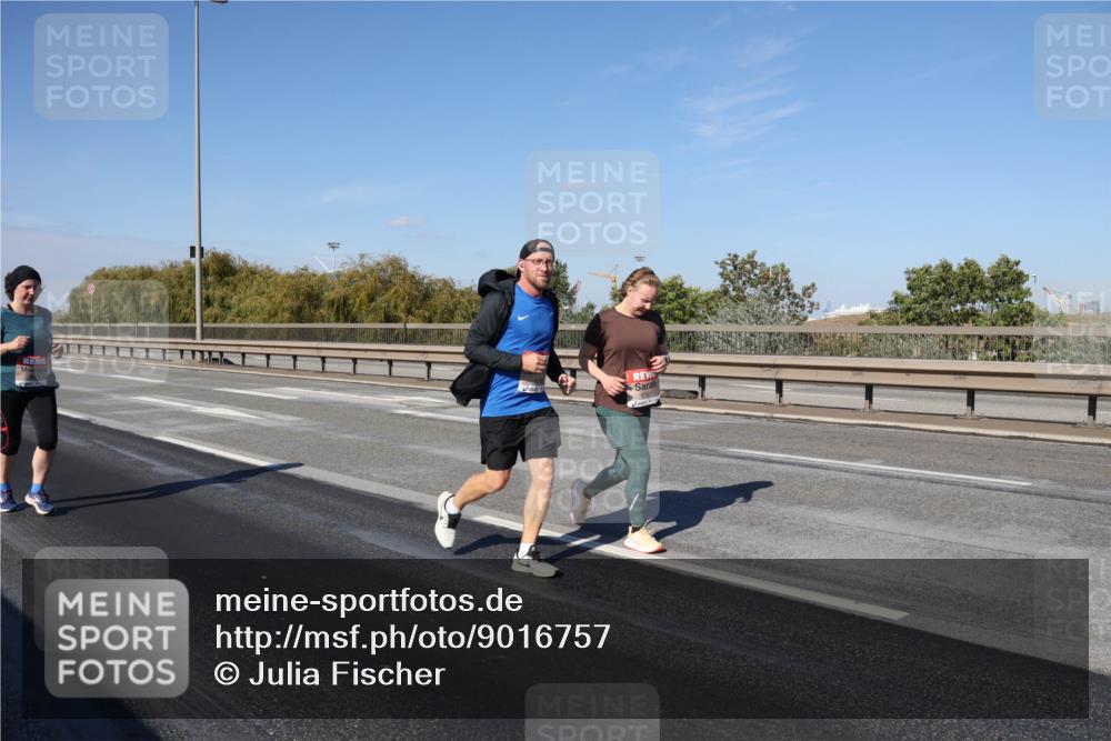 03.10.2025 - Köhlbrandbrückenlauf Julia Fischer http://msf.ph/oto/9016757 03.10.2025 13:20:10 Position 3  meine-sportfotos.de