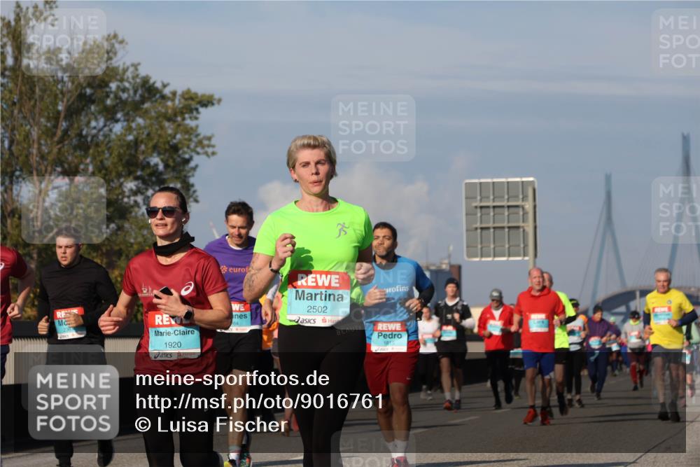 03.10.2025 - Köhlbrandbrückenlauf Luisa Fischer http://msf.ph/oto/9016761 03.10.2025 11:02:37 Position 3 2502, 1920, 1815 meine-sportfotos.de
