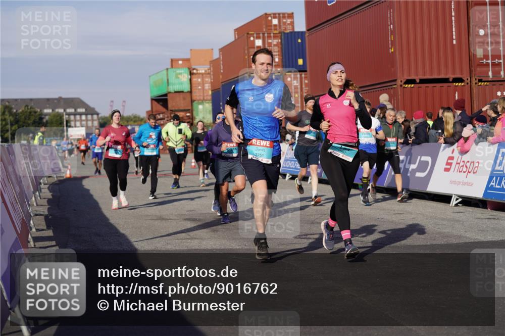 03.10.2025 - Köhlbrandbrückenlauf Michael Burmester http://msf.ph/oto/9016762 03.10.2025 10:16:06 Ziel 1453, 1591, 1821, 2285, 2422, 2423, 2724, 2957, 3047, 3048, 3049, 3063, 3446, 3450, 3459, 3488, 3726, 3751 meine-sportfotos.de