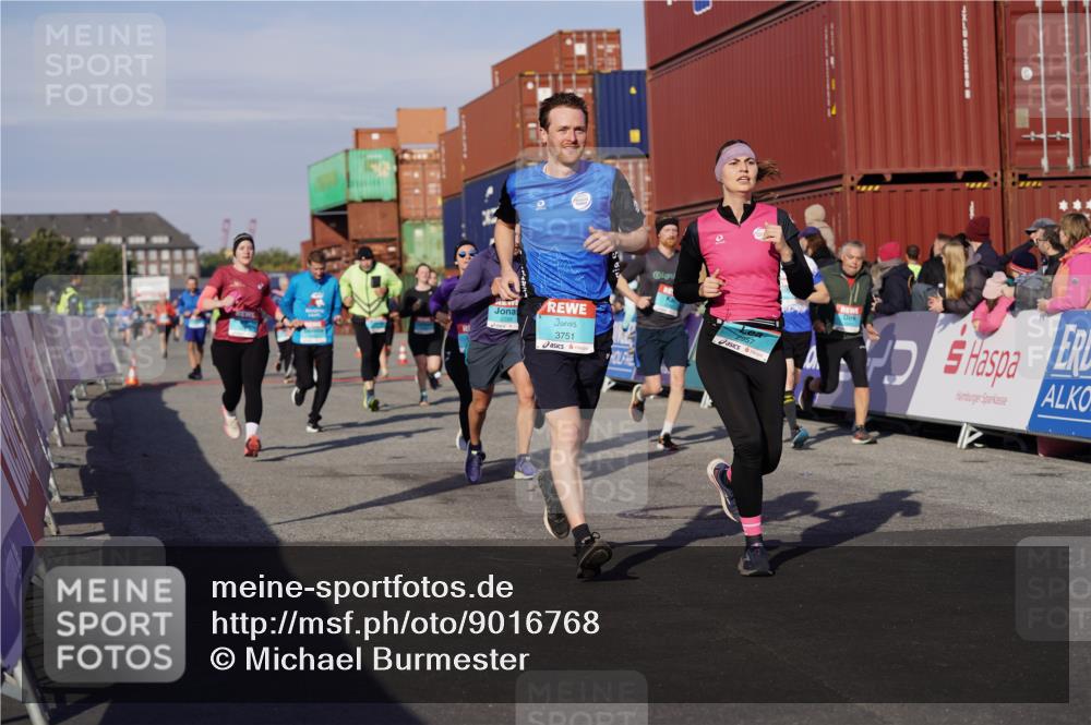 03.10.2025 - Köhlbrandbrückenlauf Michael Burmester http://msf.ph/oto/9016768 03.10.2025 10:16:06 Ziel 1453, 1591, 1821, 2285, 2422, 2423, 2724, 2957, 3047, 3048, 3049, 3063, 3446, 3450, 3459, 3488, 3726, 3751 meine-sportfotos.de