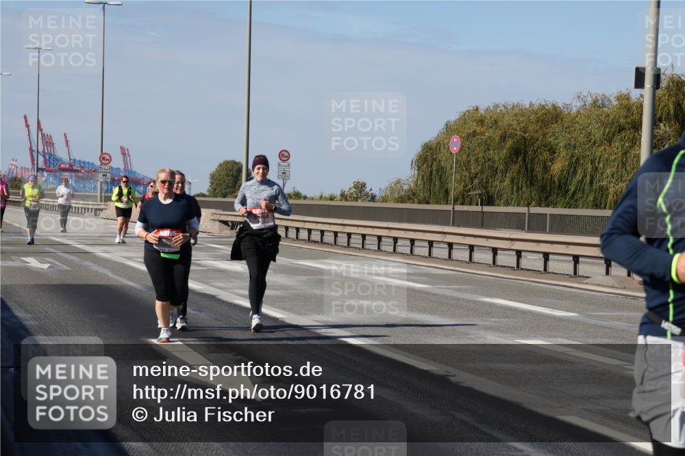 03.10.2025 - Köhlbrandbrückenlauf Julia Fischer http://msf.ph/oto/9016781 03.10.2025 13:20:16 Position 3 12, 5, 12, 5 meine-sportfotos.de
