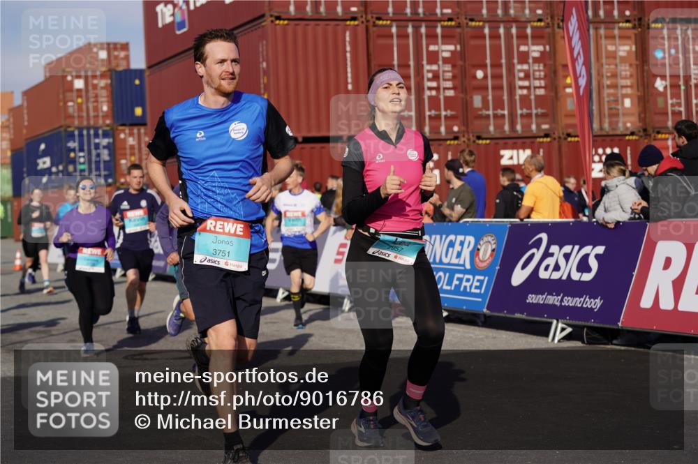 03.10.2025 - Köhlbrandbrückenlauf Michael Burmester http://msf.ph/oto/9016786 03.10.2025 10:16:07 Ziel 1453, 1591, 1821, 2285, 2422, 2423, 2724, 2957, 3047, 3048, 3049, 3063, 3446, 3450, 3459, 3488, 3726, 3751, 3823 meine-sportfotos.de