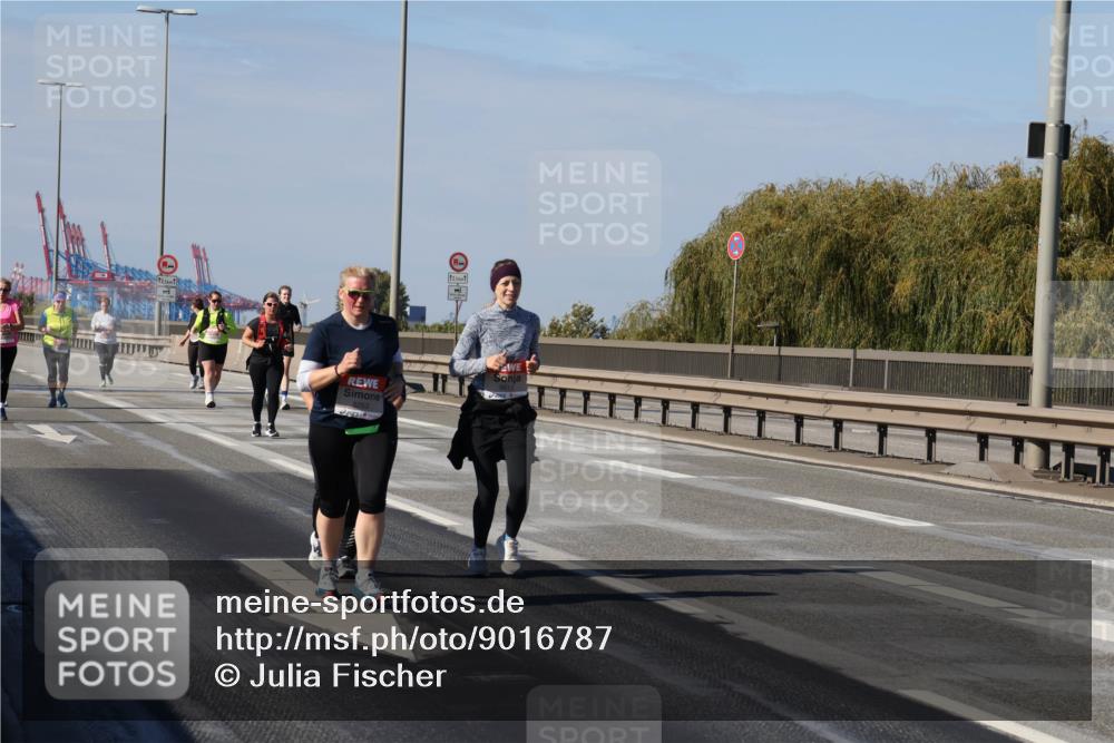 03.10.2025 - Köhlbrandbrückenlauf Julia Fischer http://msf.ph/oto/9016787 03.10.2025 13:20:17 Position 3 12, 5, 12, 5 meine-sportfotos.de