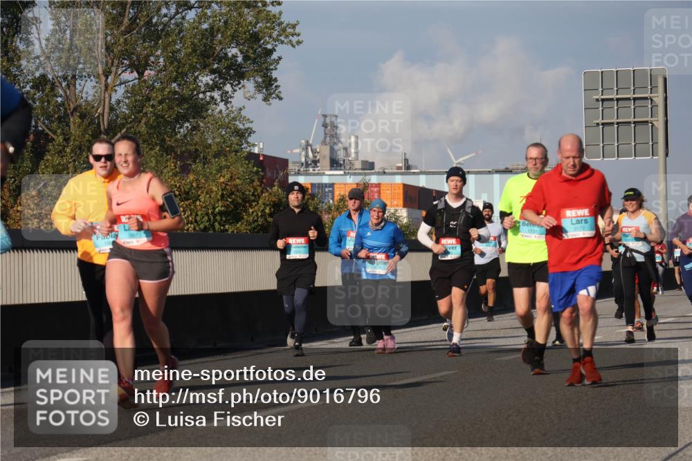 03.10.2025 - Köhlbrandbrückenlauf Luisa Fischer http://msf.ph/oto/9016796 03.10.2025 11:02:41 Position 3 1810, 1731, 3172 meine-sportfotos.de