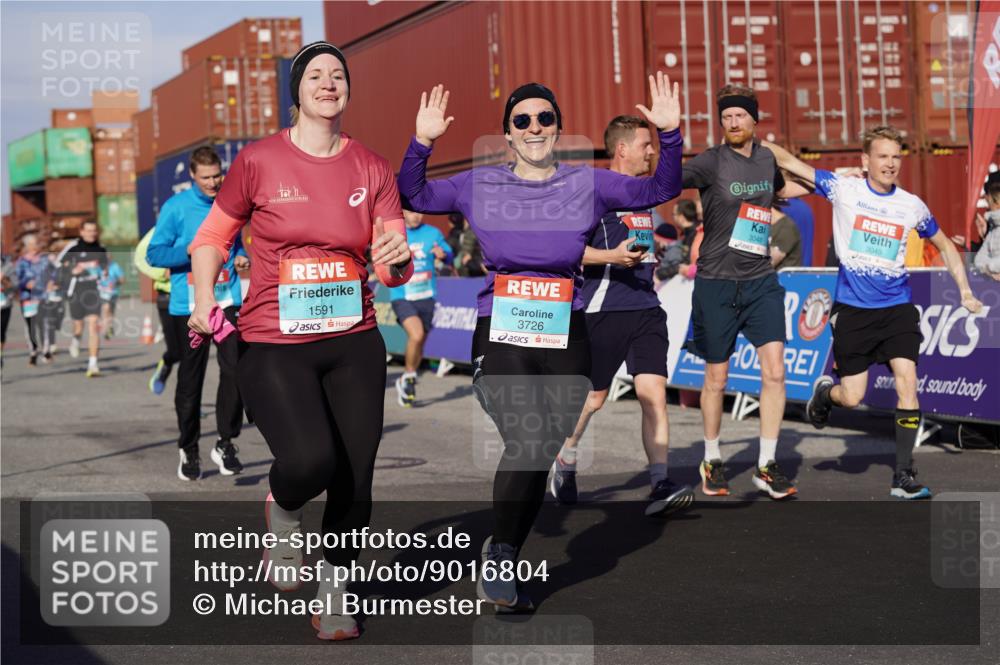 03.10.2025 - Köhlbrandbrückenlauf Michael Burmester http://msf.ph/oto/9016804 03.10.2025 10:16:09 Ziel 1453, 1591, 1821, 2285, 2422, 2423, 2448, 2641, 2724, 2957, 3047, 3048, 3049, 3213, 3446, 3450, 3459, 3488, 3576, 3726, 3751, 3823 meine-sportfotos.de