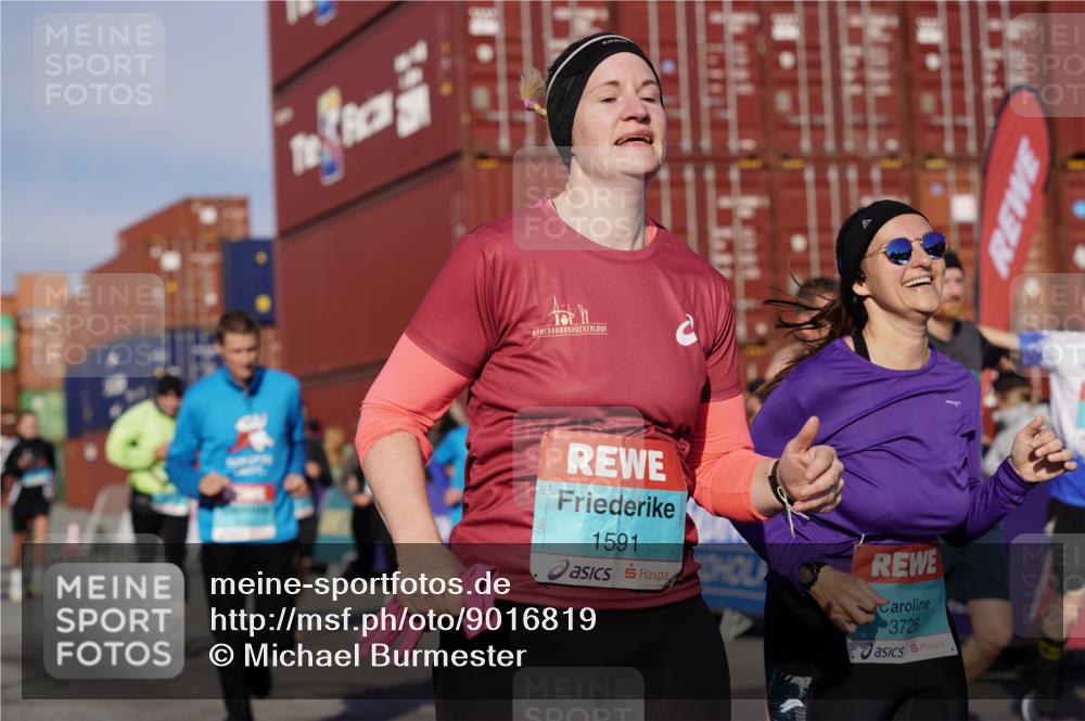 03.10.2025 - Köhlbrandbrückenlauf Michael Burmester http://msf.ph/oto/9016819 03.10.2025 10:16:09 Ziel 1453, 1591, 1821, 2285, 2422, 2423, 2448, 2641, 2724, 2957, 3047, 3048, 3049, 3213, 3446, 3450, 3459, 3488, 3576, 3726, 3751, 3823 meine-sportfotos.de