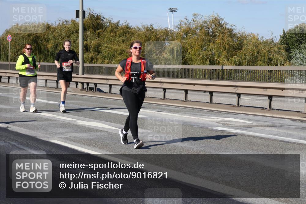 03.10.2025 - Köhlbrandbrückenlauf Julia Fischer http://msf.ph/oto/9016821 03.10.2025 13:20:29 Position 3  meine-sportfotos.de