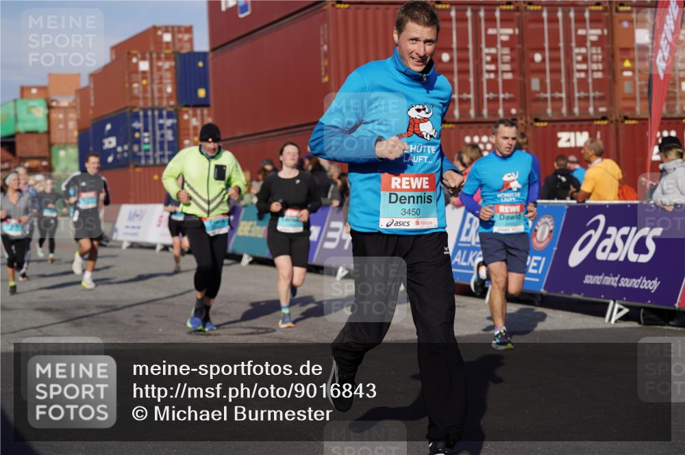 03.10.2025 - Köhlbrandbrückenlauf Michael Burmester http://msf.ph/oto/9016843 03.10.2025 10:16:10 Ziel 1453, 1591, 1821, 2285, 2422, 2423, 2448, 2641, 2724, 2957, 3047, 3048, 3049, 3213, 3446, 3450, 3459, 3488, 3576, 3726, 3751, 3823 meine-sportfotos.de