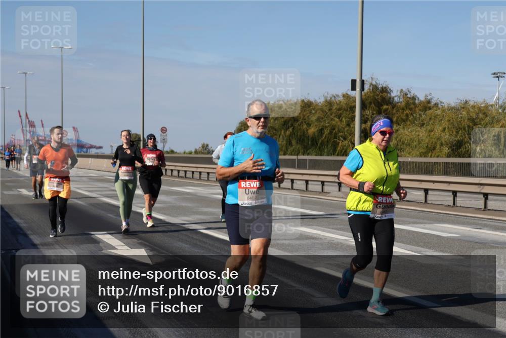 03.10.2025 - Köhlbrandbrückenlauf Julia Fischer http://msf.ph/oto/9016857 03.10.2025 13:20:34 Position 3 6462, 6463 meine-sportfotos.de