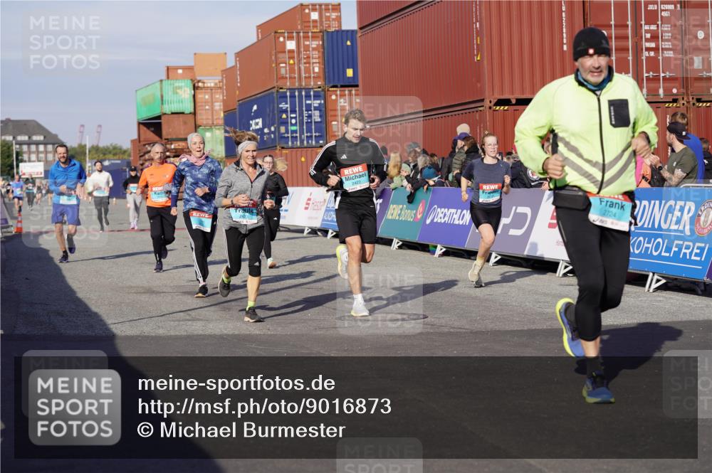 03.10.2025 - Köhlbrandbrückenlauf Michael Burmester http://msf.ph/oto/9016873 03.10.2025 10:16:12 Ziel 1453, 1591, 1821, 2285, 2422, 2423, 2448, 2641, 2724, 2902, 3047, 3048, 3049, 3213, 3446, 3450, 3488, 3576, 3726, 3823 meine-sportfotos.de