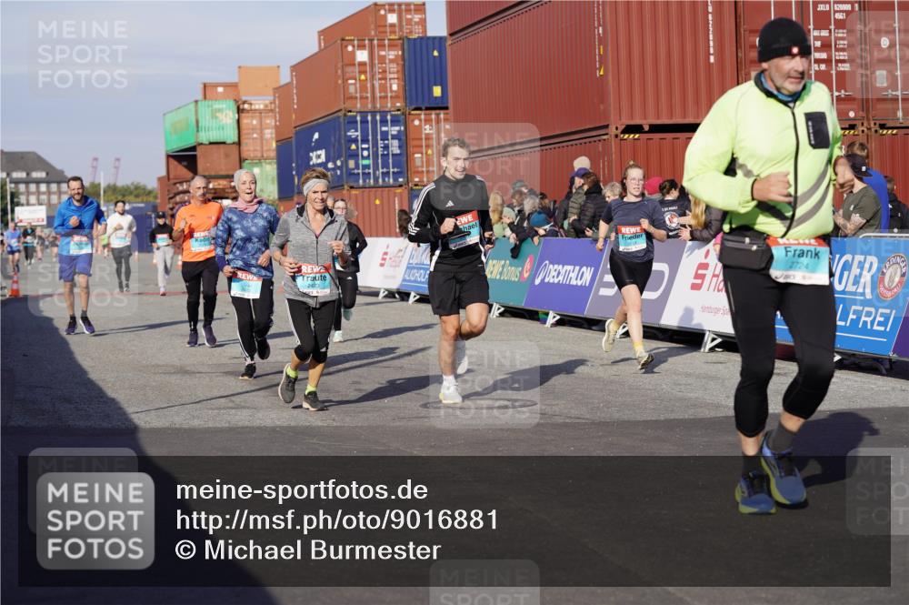 03.10.2025 - Köhlbrandbrückenlauf Michael Burmester http://msf.ph/oto/9016881 03.10.2025 10:16:12 Ziel 1453, 1591, 1821, 2285, 2422, 2423, 2448, 2641, 2724, 2902, 3047, 3048, 3049, 3213, 3446, 3450, 3488, 3576, 3726, 3823 meine-sportfotos.de