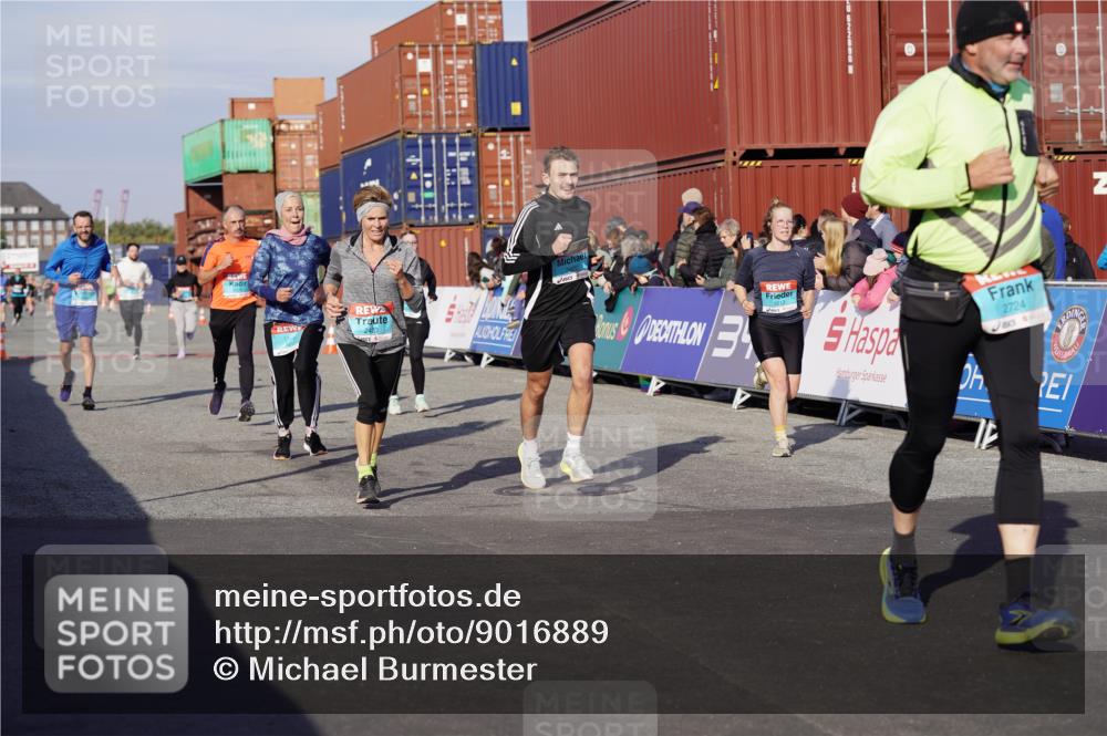 03.10.2025 - Köhlbrandbrückenlauf Michael Burmester http://msf.ph/oto/9016889 03.10.2025 10:16:12 Ziel 1453, 1591, 1821, 2285, 2422, 2423, 2448, 2641, 2724, 2902, 3047, 3048, 3049, 3213, 3446, 3450, 3488, 3576, 3726, 3823 meine-sportfotos.de