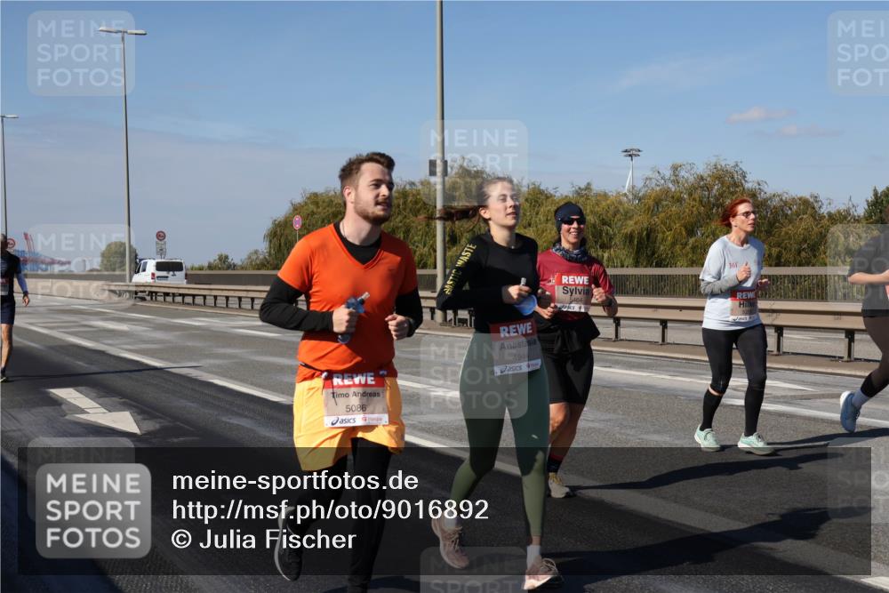 03.10.2025 - Köhlbrandbrückenlauf Julia Fischer http://msf.ph/oto/9016892 03.10.2025 13:20:39 Position 3 5086, 4944, 5464, 361 meine-sportfotos.de