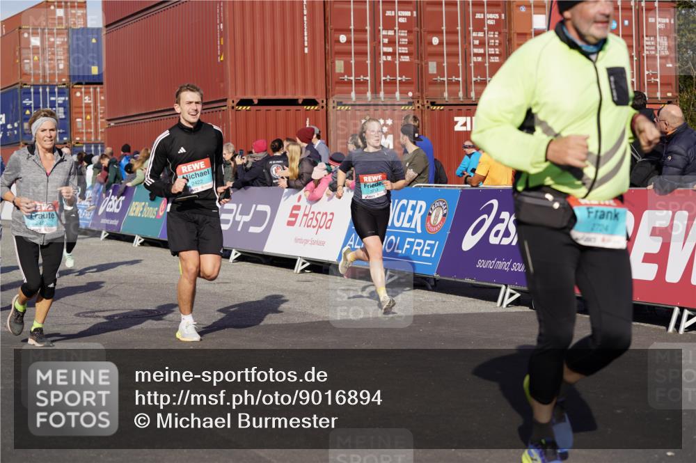03.10.2025 - Köhlbrandbrückenlauf Michael Burmester http://msf.ph/oto/9016894 03.10.2025 10:16:13 Ziel 1453, 1591, 1821, 2254, 2285, 2293, 2422, 2423, 2448, 2641, 2724, 2902, 3047, 3048, 3049, 3213, 3446, 3450, 3488, 3576, 3726, 3823 meine-sportfotos.de