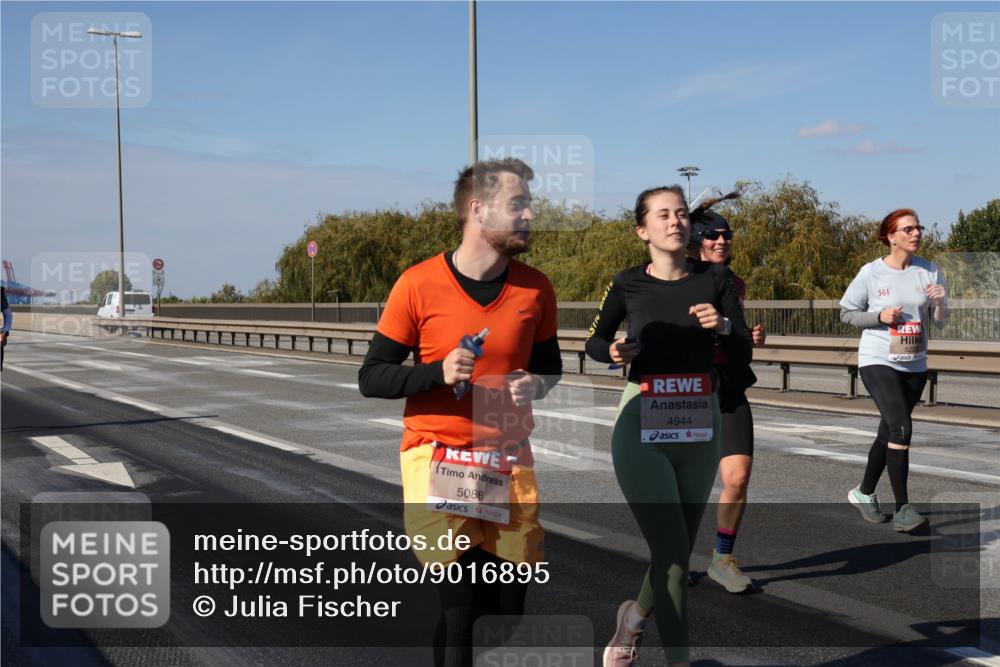 03.10.2025 - Köhlbrandbrückenlauf Julia Fischer http://msf.ph/oto/9016895 03.10.2025 13:20:40 Position 3 5086, 4944, 361 meine-sportfotos.de