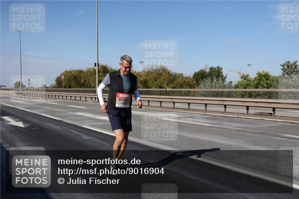 03.10.2025 - Köhlbrandbrückenlauf Julia Fischer http://msf.ph/oto/9016904 03.10.2025 13:20:46 Position 3 6695 meine-sportfotos.de
