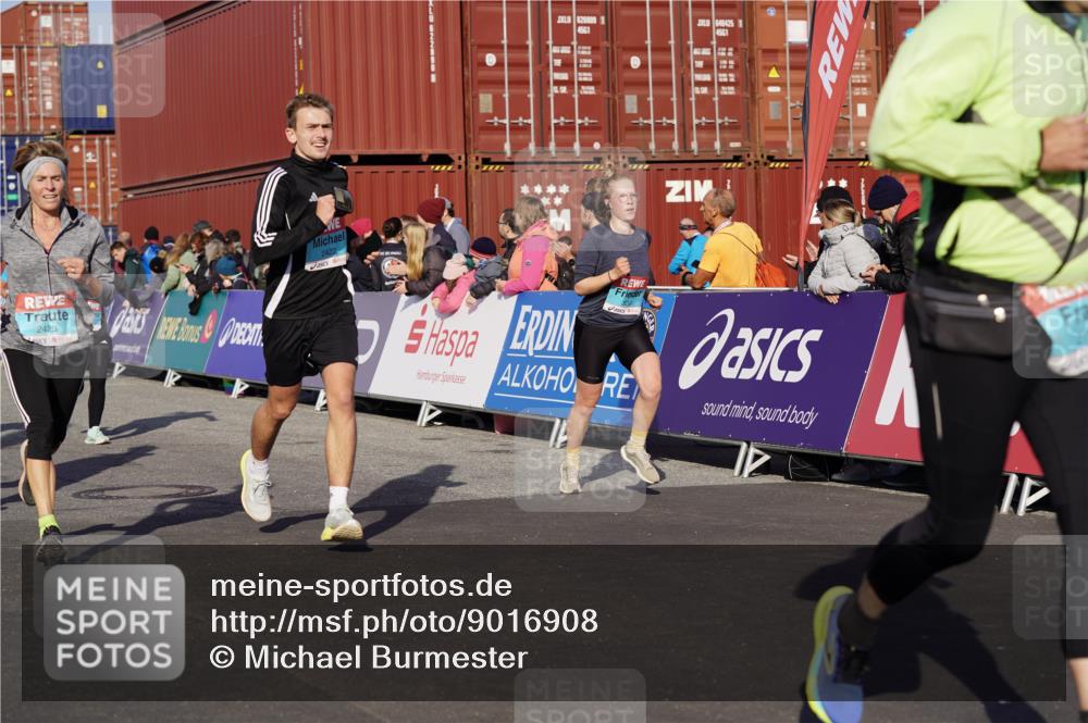 03.10.2025 - Köhlbrandbrückenlauf Michael Burmester http://msf.ph/oto/9016908 03.10.2025 10:16:13 Ziel 1453, 1591, 1821, 2254, 2285, 2293, 2422, 2423, 2448, 2641, 2724, 2902, 3047, 3048, 3049, 3213, 3446, 3450, 3488, 3576, 3726, 3823 meine-sportfotos.de