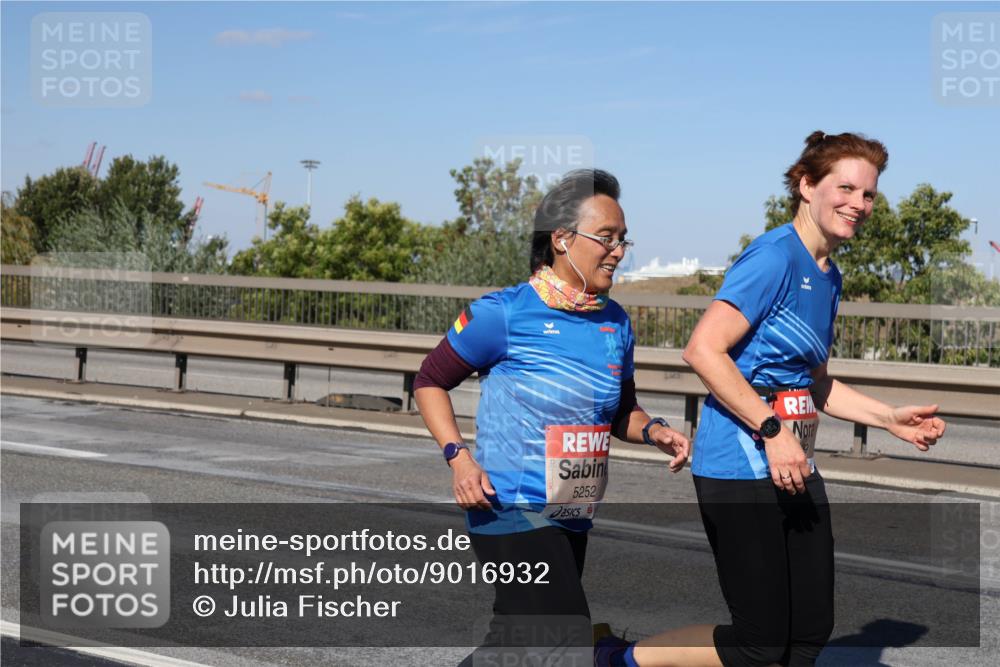 03.10.2025 - Köhlbrandbrückenlauf Julia Fischer http://msf.ph/oto/9016932 03.10.2025 13:21:04 Position 3 5252 meine-sportfotos.de