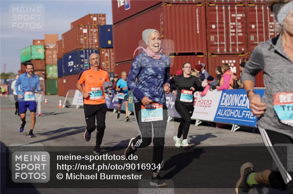 03.10.2025 - Köhlbrandbrückenlauf Michael Burmester http://msf.ph/oto/9016934 03.10.2025 10:16:15 Ziel 1453, 1591, 1821, 2254, 2293, 2422, 2423, 2448, 2641, 2724, 2902, 3213, 3446, 3450, 3576, 3823 meine-sportfotos.de
