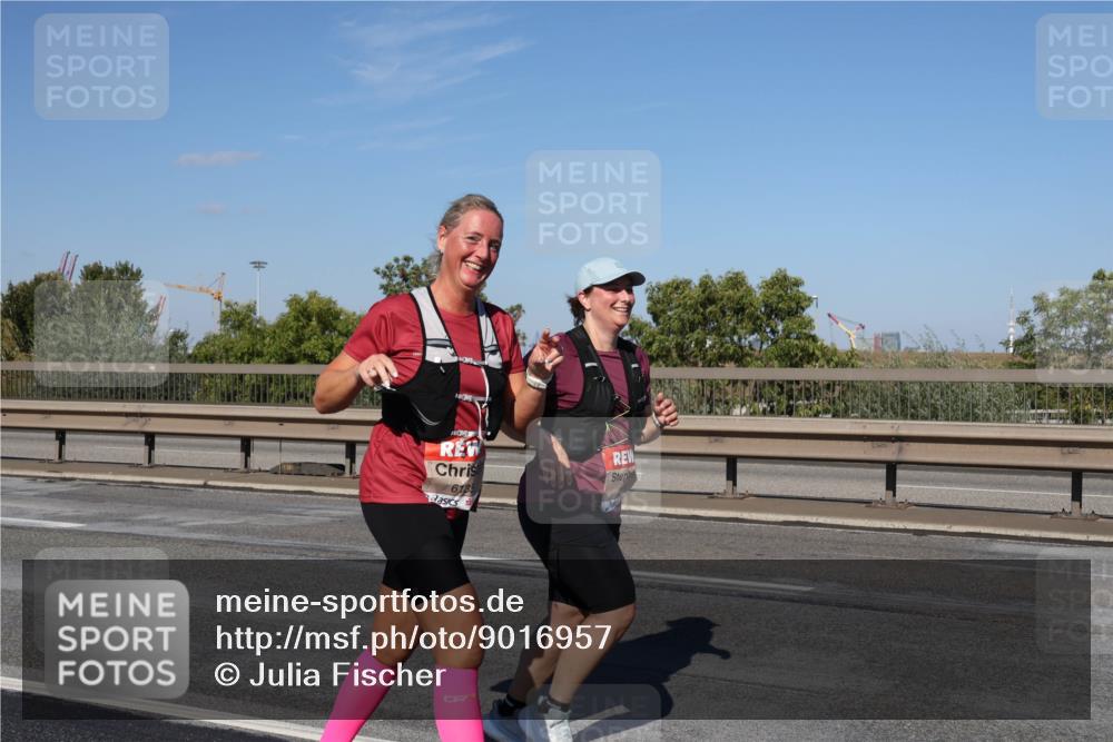 03.10.2025 - Köhlbrandbrückenlauf Julia Fischer http://msf.ph/oto/9016957 03.10.2025 13:21:10 Position 3 6185 meine-sportfotos.de