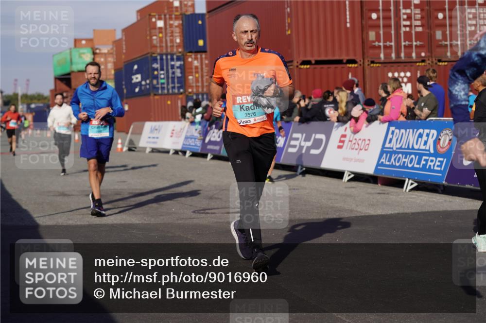 03.10.2025 - Köhlbrandbrückenlauf Michael Burmester http://msf.ph/oto/9016960 03.10.2025 10:16:15 Ziel 1453, 1591, 1821, 2254, 2293, 2422, 2423, 2448, 2641, 2724, 2902, 3213, 3446, 3450, 3576, 3823 meine-sportfotos.de