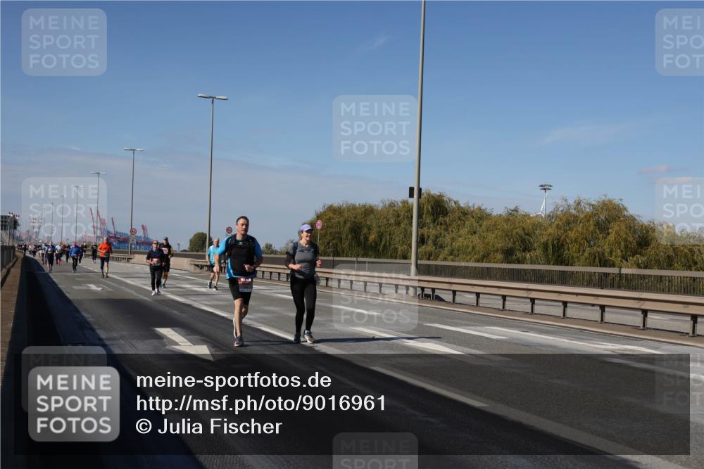 03.10.2025 - Köhlbrandbrückenlauf Julia Fischer http://msf.ph/oto/9016961 03.10.2025 13:21:41 Position 3  meine-sportfotos.de