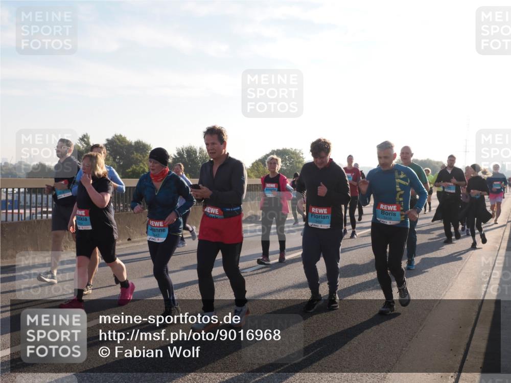 03.10.2025 - Köhlbrandbrückenlauf Fabian Wolf http://msf.ph/oto/9016968 03.10.2025 09:26:26 Position 3 442, 3437, 3438 meine-sportfotos.de