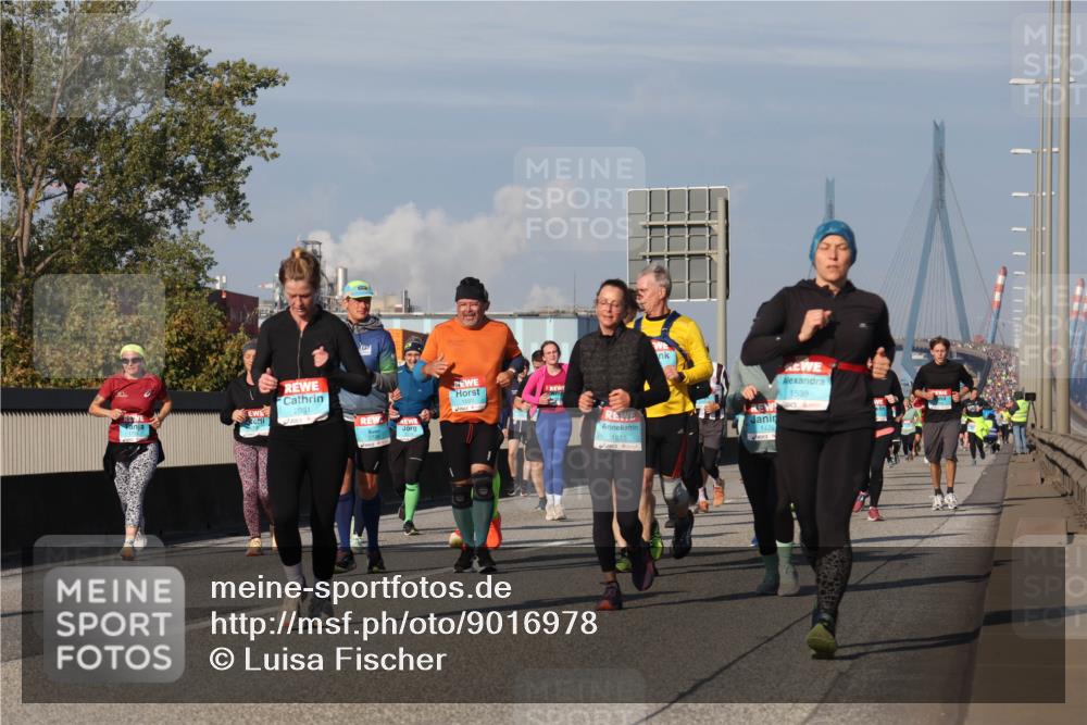 03.10.2025 - Köhlbrandbrückenlauf Luisa Fischer http://msf.ph/oto/9016978 03.10.2025 11:03:04 Position 3 2051, 1538, 1479, 1615 meine-sportfotos.de