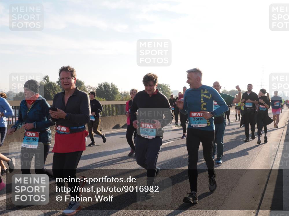 03.10.2025 - Köhlbrandbrückenlauf Fabian Wolf http://msf.ph/oto/9016982 03.10.2025 09:26:27 Position 3 2442, 3437, 3438 meine-sportfotos.de