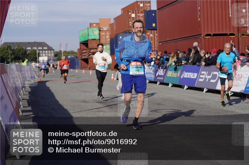 03.10.2025 - Köhlbrandbrückenlauf Michael Burmester http://msf.ph/oto/9016992 03.10.2025 10:16:17 Ziel 1821, 2165, 2254, 2293, 2422, 2423, 2448, 2641, 2902, 3213, 3446, 3576, 3823 meine-sportfotos.de