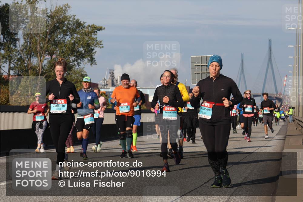 03.10.2025 - Köhlbrandbrückenlauf Luisa Fischer http://msf.ph/oto/9016994 03.10.2025 11:03:05 Position 3 2051, 1615, 1538 meine-sportfotos.de