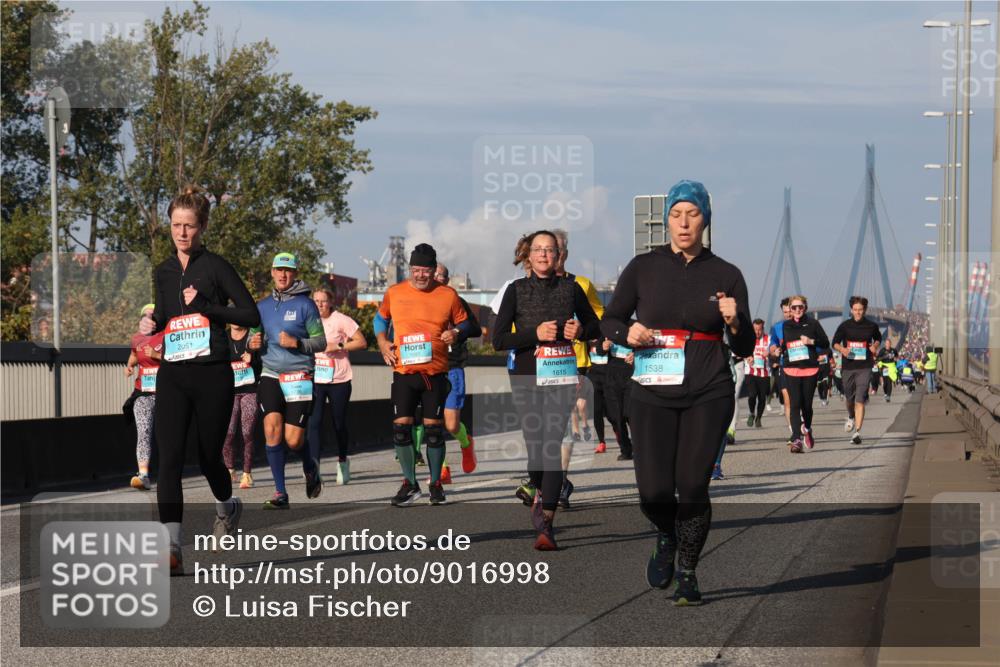 03.10.2025 - Köhlbrandbrückenlauf Luisa Fischer http://msf.ph/oto/9016998 03.10.2025 11:03:05 Position 3 2051, 1615, 1538 meine-sportfotos.de